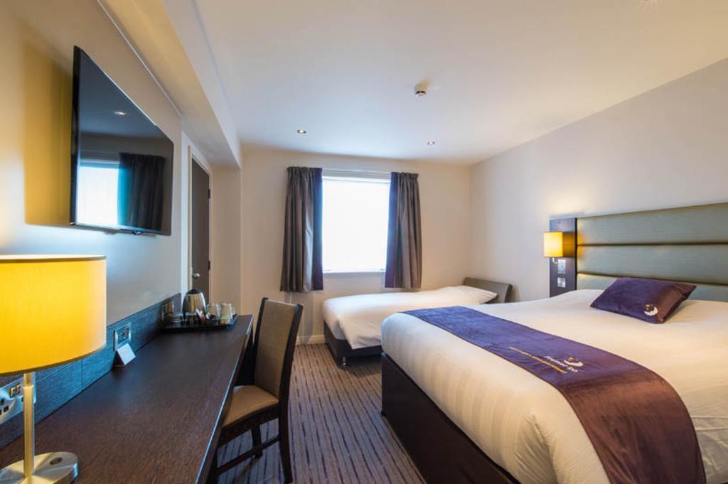 Premier Inn London Elstree / Μπόρχαμγουντ Δωμάτιο φωτογραφία