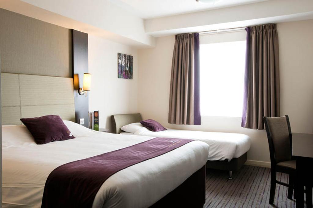 Premier Inn London Elstree / Μπόρχαμγουντ Δωμάτιο φωτογραφία